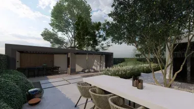 Bijgebouw met houten en natuurstenen accenten, een meerstammige boom door het dak en buitendouche, met in dezelfde as een waterelement omgeven door hoge pampasgrassen.